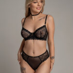 Klasyczny koronkowy biustonosz z fiszbiną Zenaida