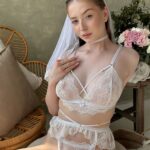 Ślubny pas do pończoch z baskinką Camara White