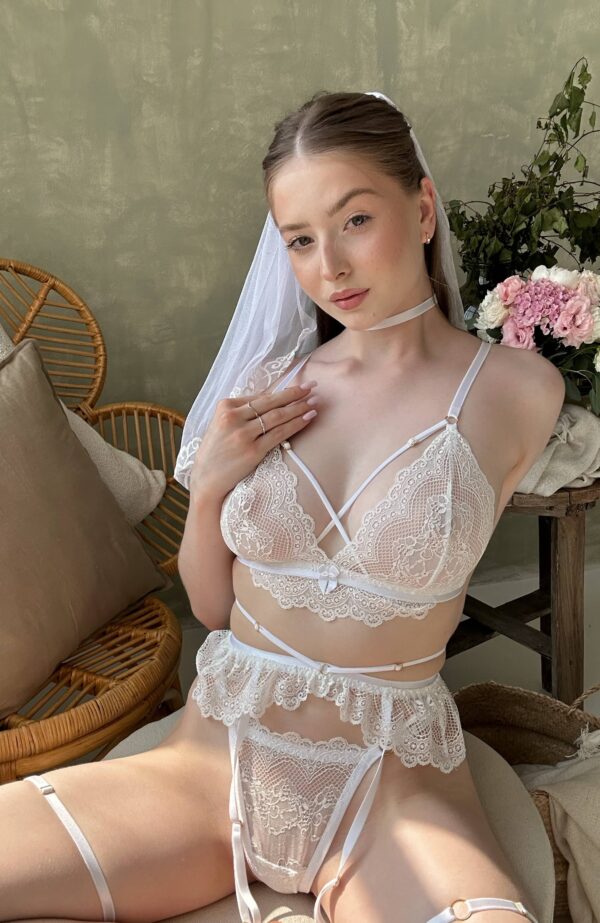 Ślubny pas do pończoch z baskinką Camara White