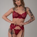 Seksowny, bordowy koronkowy biustonosz z fiszbiną Roxanne